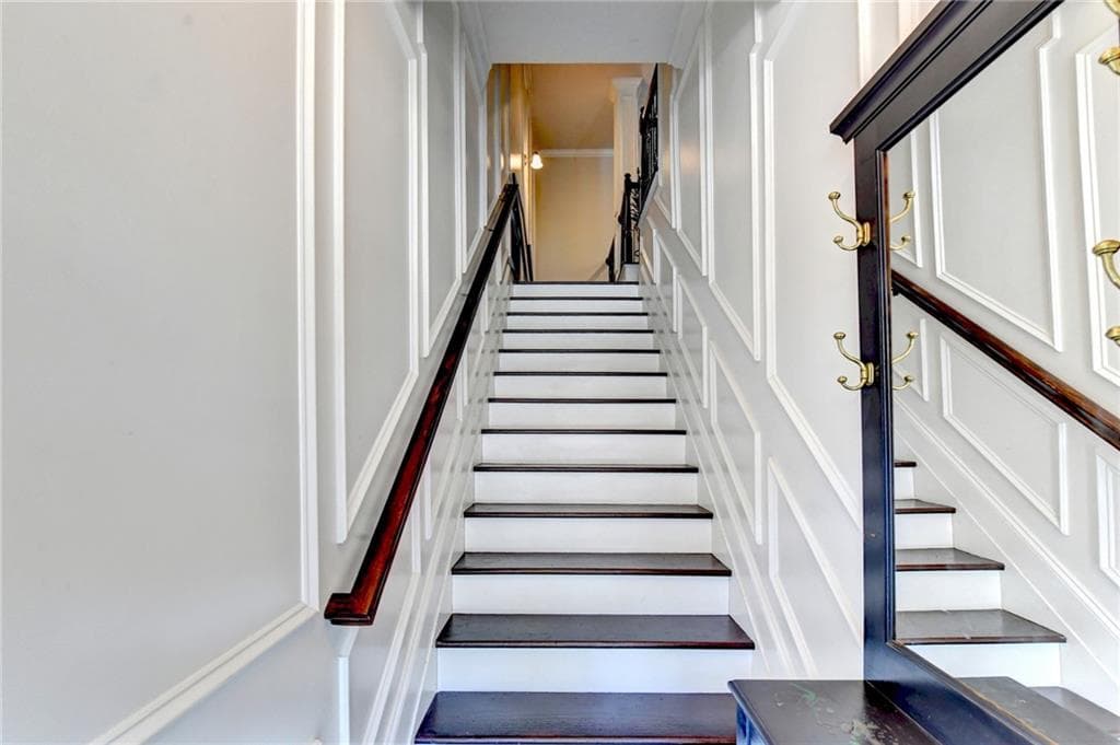 3 bedroom, 4 bathroom, 2,253 sq ft townhouse for sale at 2797 Laurel Valley Trail, Buford, GA 30519 — photo 2