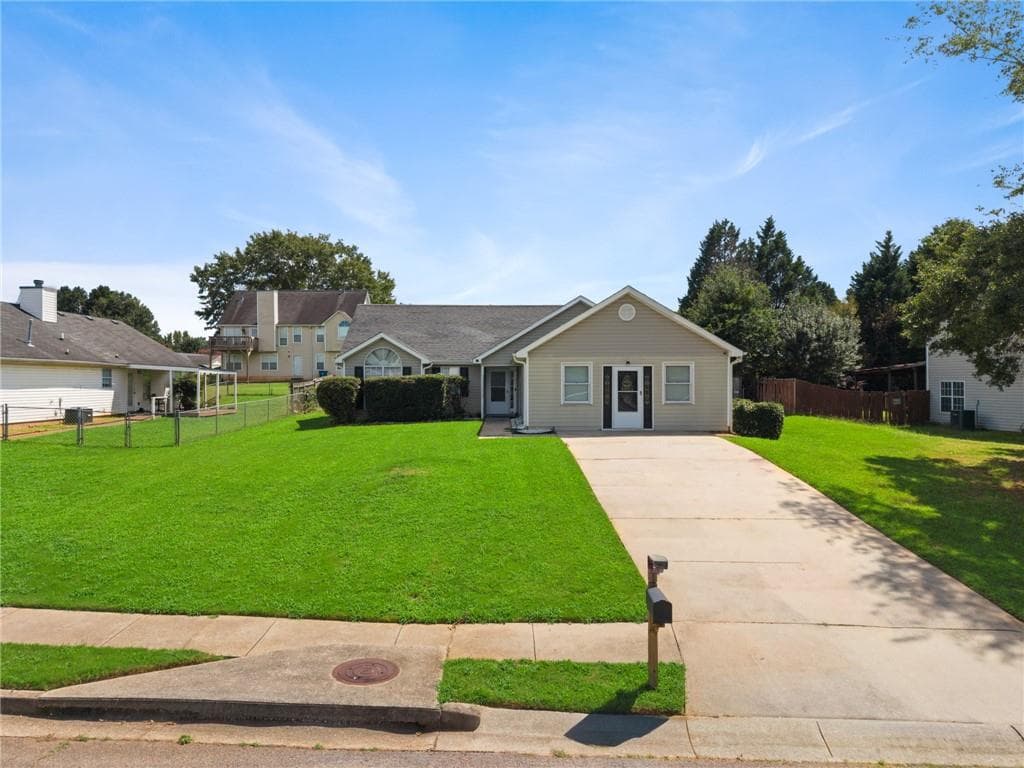 3 bedroom, 2 bathroom, 1,291 sq ft single family residence under contract at 7001 Kingston Lane, Mcdonough, GA 30253 — photo 3