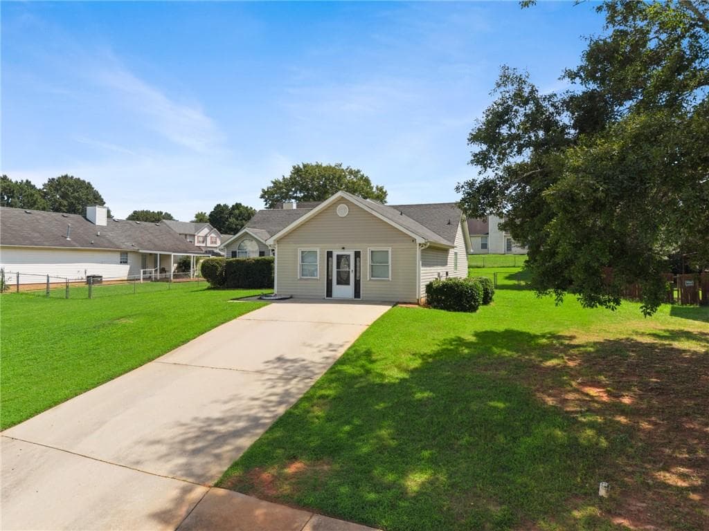 3 bedroom, 2 bathroom, 1,291 sq ft single family residence under contract at 7001 Kingston Lane, Mcdonough, GA 30253 — photo 4