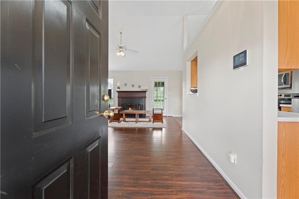 3 bedroom, 2 bathroom, 1,291 sq ft single family residence under contract at 7001 Kingston Lane, Mcdonough, GA 30253 — photo 6