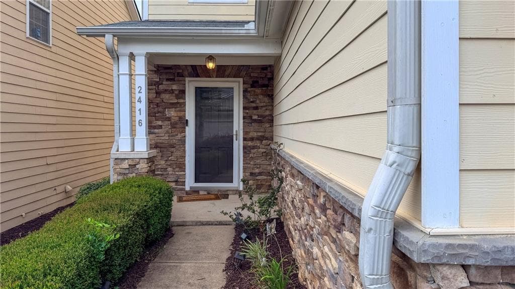 3 bedroom, 3 bathroom, 1,556 sq ft single family residence under contract at 2416 Black Forest Drive, Conyers, GA 30012 — photo 4