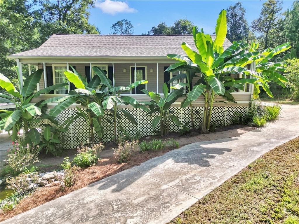 3 bedroom, 3 bathroom, 2,160 sq ft single family residence for sale at 376 Doe Lane, Mansfield, GA 30055