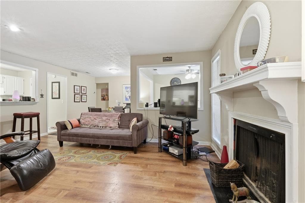 2 bedroom, 2 bathroom, 1,182 sq ft condominium for sale at 4012 Woodridge Way, Tucker, GA 30084 — photo 4