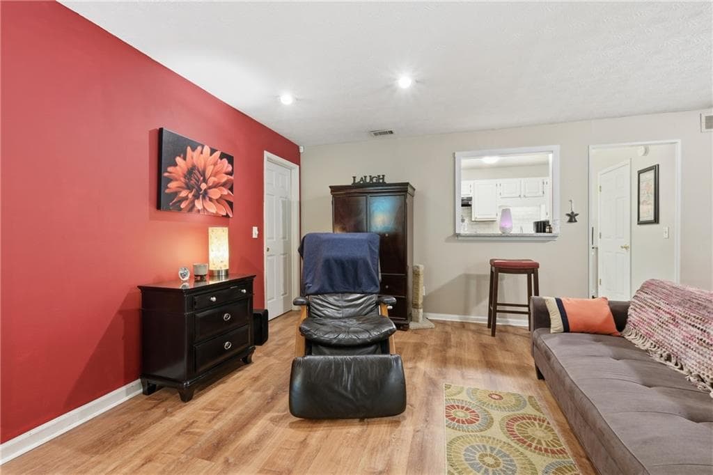 2 bedroom, 2 bathroom, 1,182 sq ft condominium for sale at 4012 Woodridge Way, Tucker, GA 30084 — photo 6