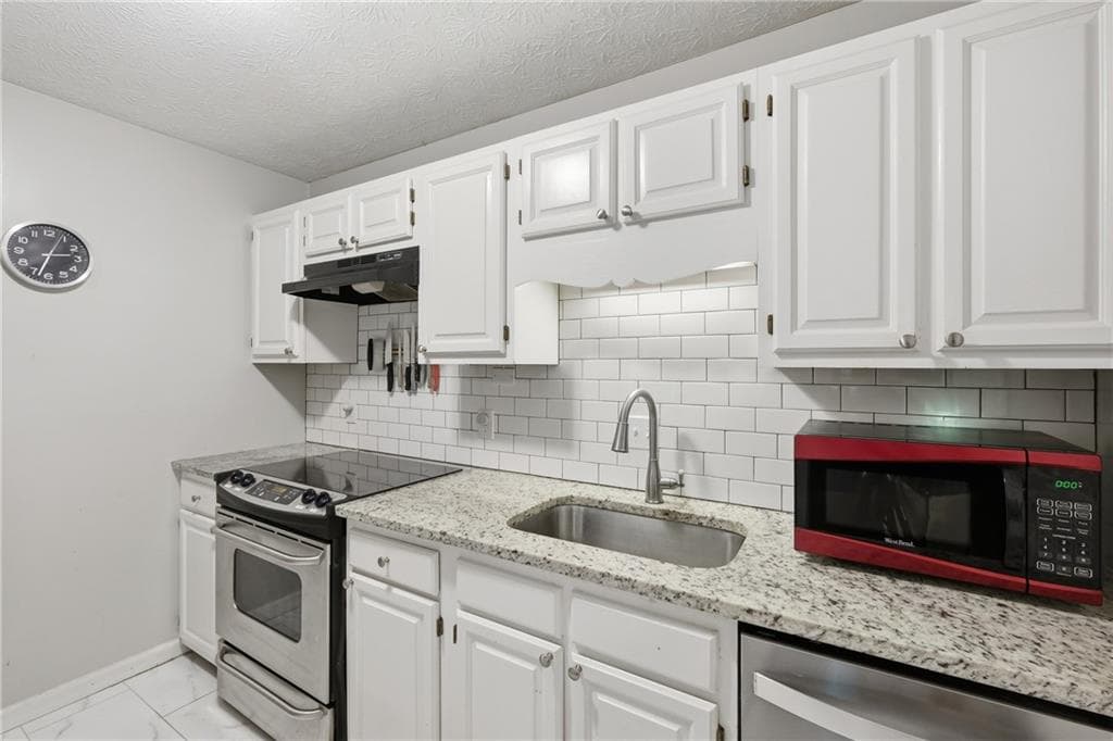 2 bedroom, 2 bathroom, 1,182 sq ft condominium for sale at 4012 Woodridge Way, Tucker, GA 30084 — photo 9