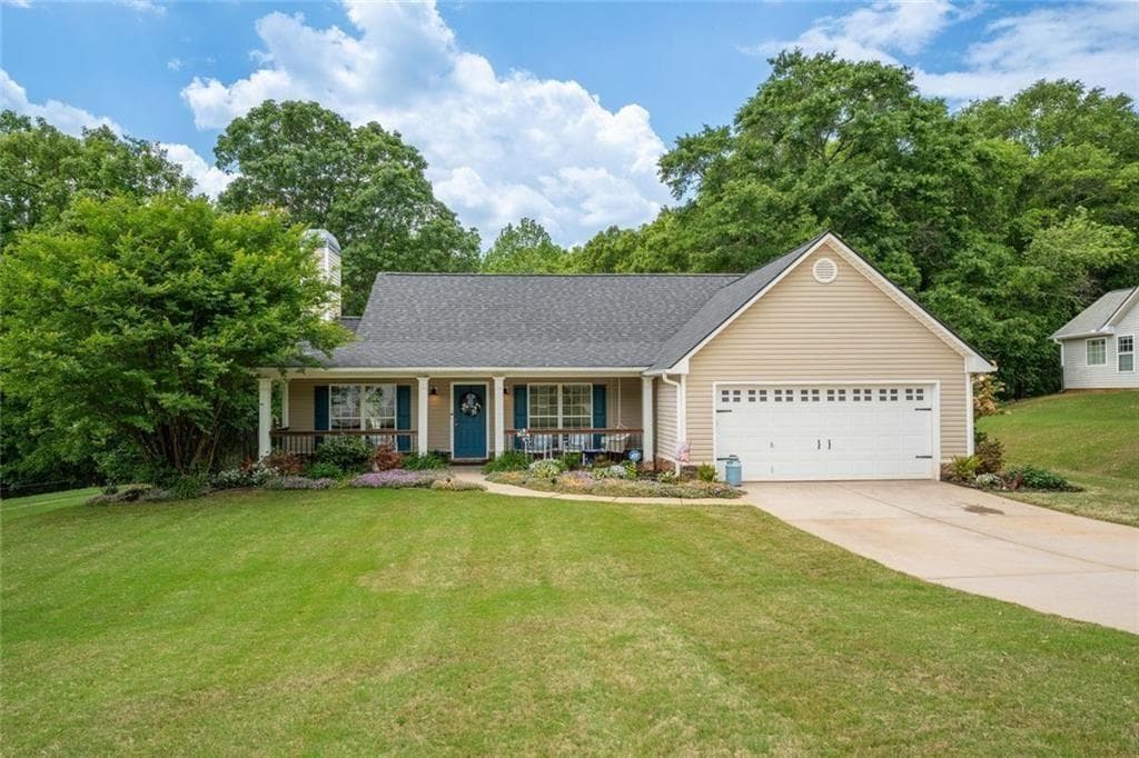 3 bedroom, 2 bathroom, 1,538 sq ft single family residence for sale at 329 Tallassee Lane, Statham, GA 30666