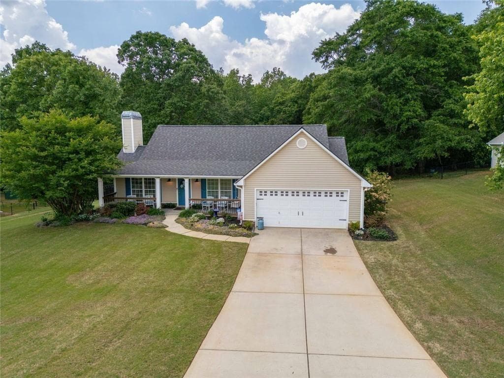 3 bedroom, 2 bathroom, 1,538 sq ft single family residence for sale at 329 Tallassee Lane, Statham, GA 30666 — photo 2