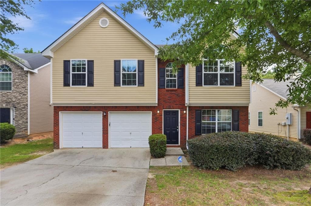 4 bedroom, 3 bathroom, 1,938 sq ft single family residence for sale at 2545 Carolina Ridge, Riverdale, GA 30296