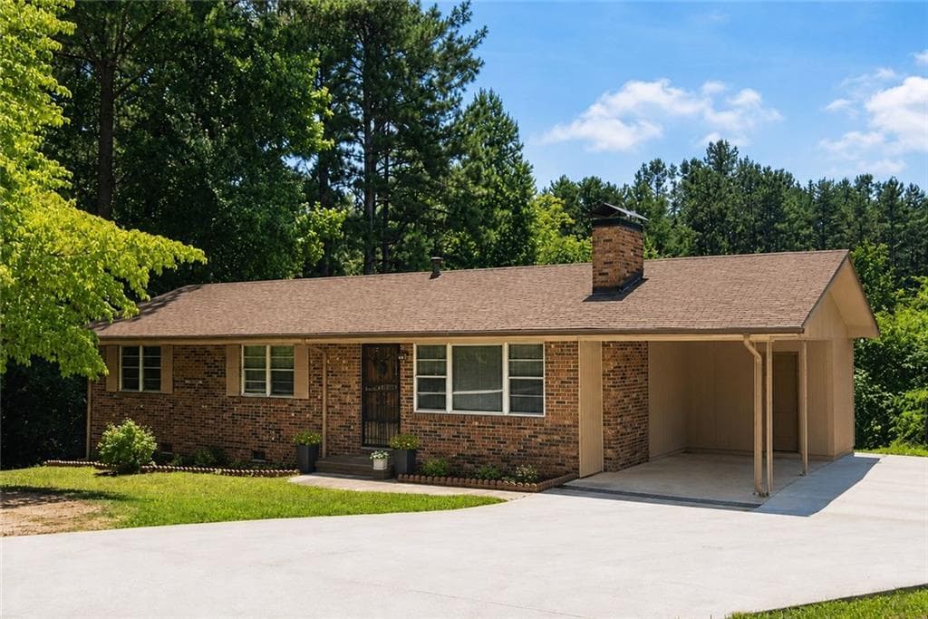 3 bedroom, 1 bathroom, 1,100 sq ft single family residence under contract at 118 Poplar Trail, Toccoa, GA 30577