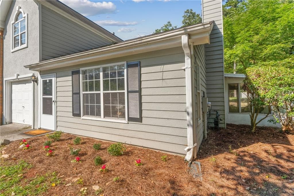 3 bedroom, 2 bathroom, 1,300 sq ft townhouse under contract at 1047 Kennesborough Road, Kennesaw, GA 30144 — photo 2