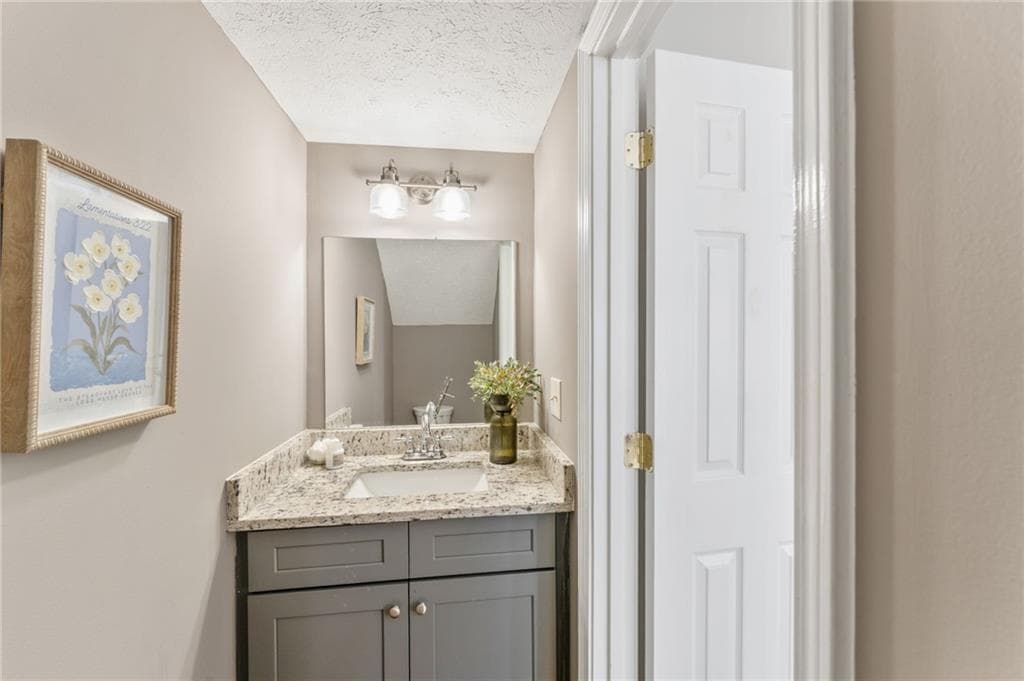 3 bedroom, 2 bathroom, 1,300 sq ft townhouse under contract at 1047 Kennesborough Road, Kennesaw, GA 30144 — photo 6