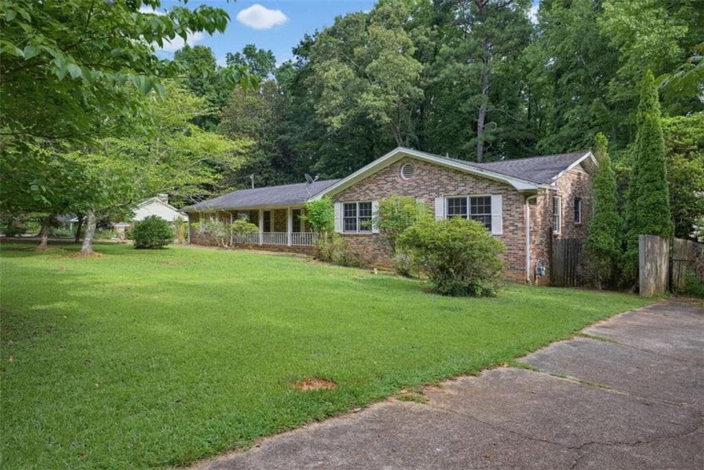 3 bedroom, 2 bathroom, 2,172 sq ft home for sale at 140 Horseshoe Circle, Athens, GA