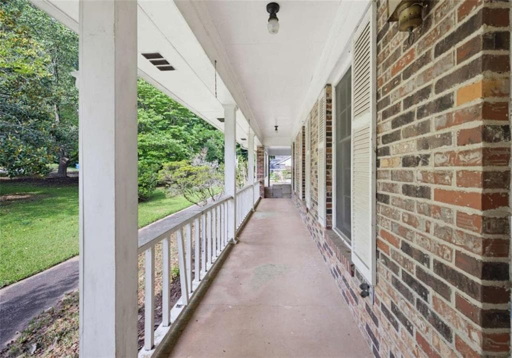 3 bedroom, 2 bathroom, 2,172 sq ft single family residence for sale at 140 Horseshoe Circle, Athens, GA 30605 — photo 5