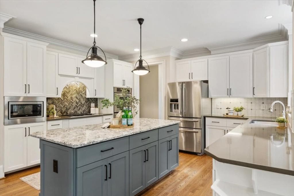 5 bedroom, 6 bathroom, 6,402 sq ft single family residence for sale at 555 Treyburn View, Milton, GA 30004 — photo 3