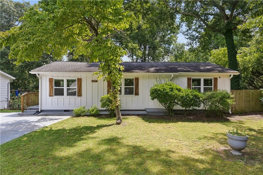 3 bedroom, 2 bathroom, 1,080 sq ft single family residence for sale at 2815 Old Concord Road, Smyrna, GA 30082
