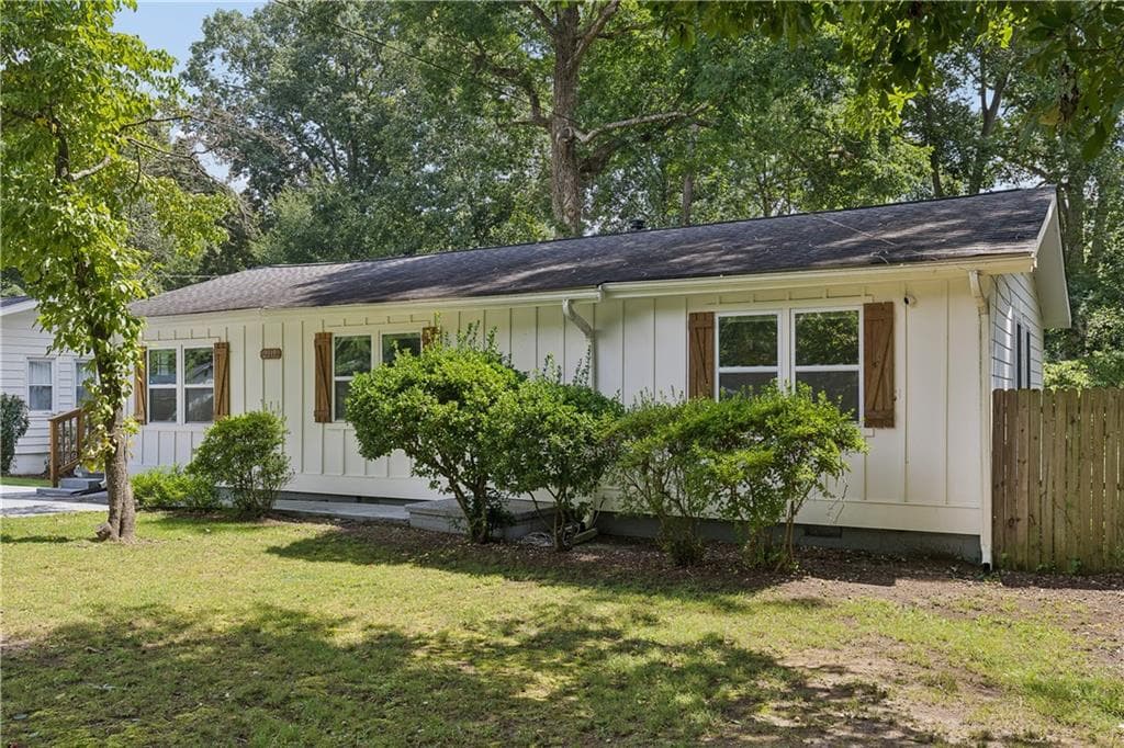 3 bedroom, 2 bathroom, 1,080 sq ft single family residence for sale at 2815 Old Concord Road, Smyrna, GA 30082 — photo 2