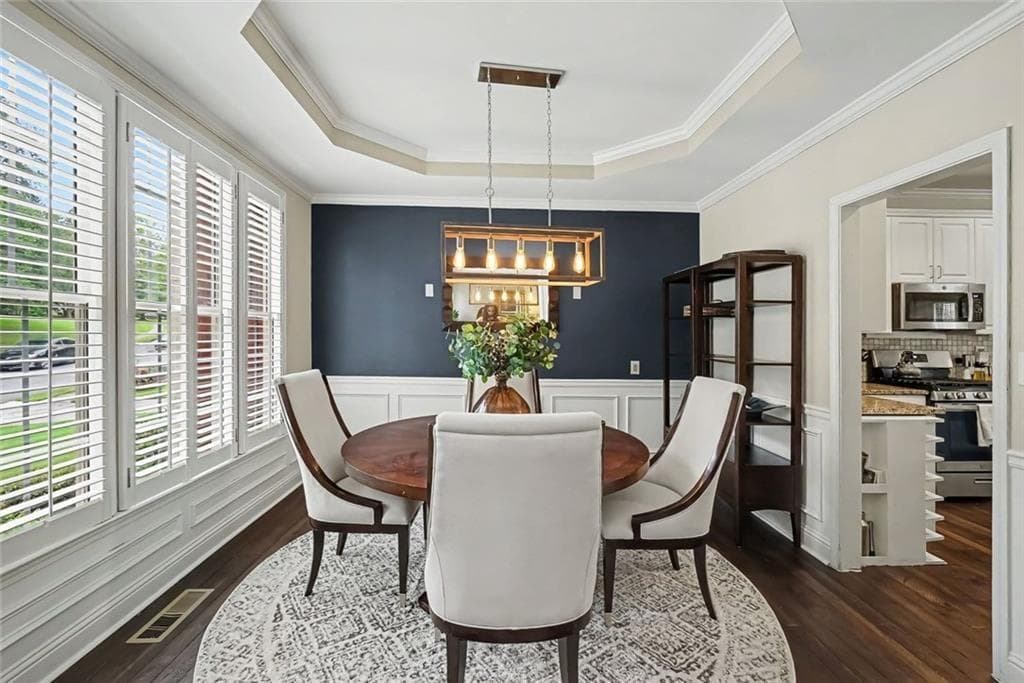 6 bedroom, 4 bathroom, 4,068 sq ft single family residence under contract at 3240 Warren Creek Drive, Powder Springs, GA 30127 — photo 8