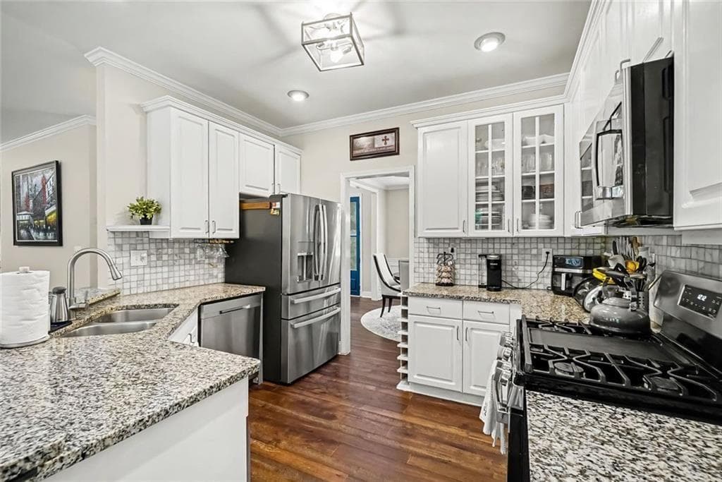 6 bedroom, 4 bathroom, 4,068 sq ft single family residence under contract at 3240 Warren Creek Drive, Powder Springs, GA 30127 — photo 10