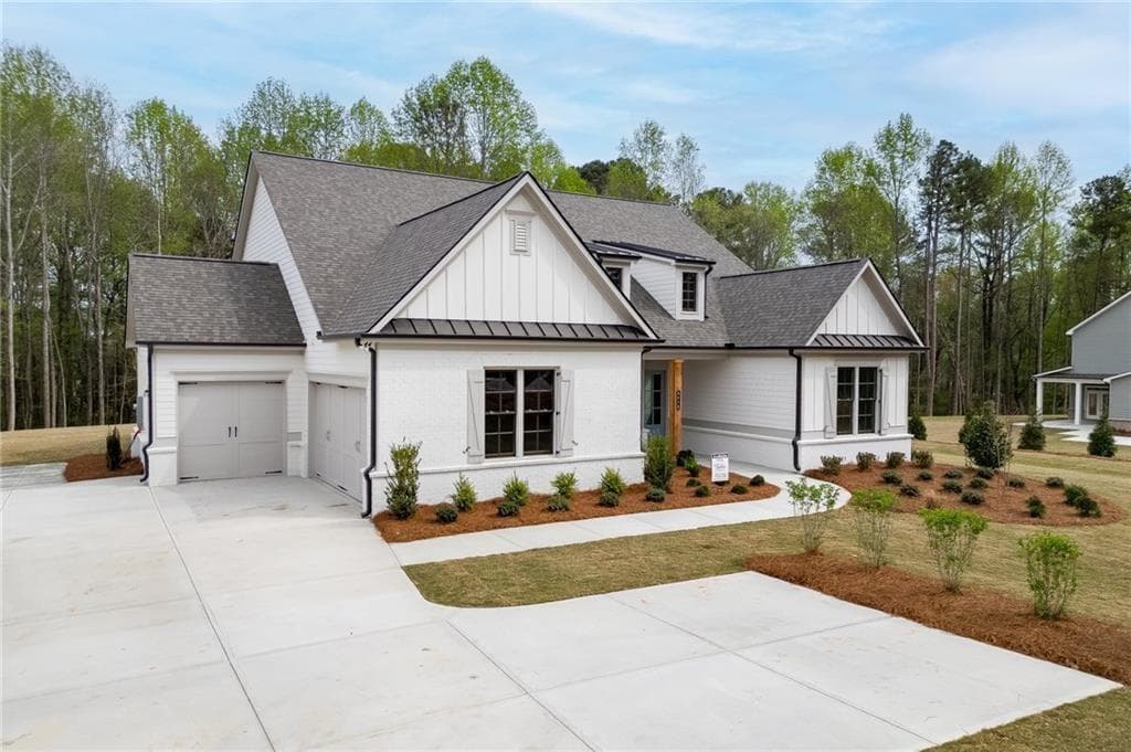 4 bedroom, 4 bathroom, 3,272 sq ft single family residence for sale at 5410 Settingdown Road, Cumming, GA 30041 — photo 2