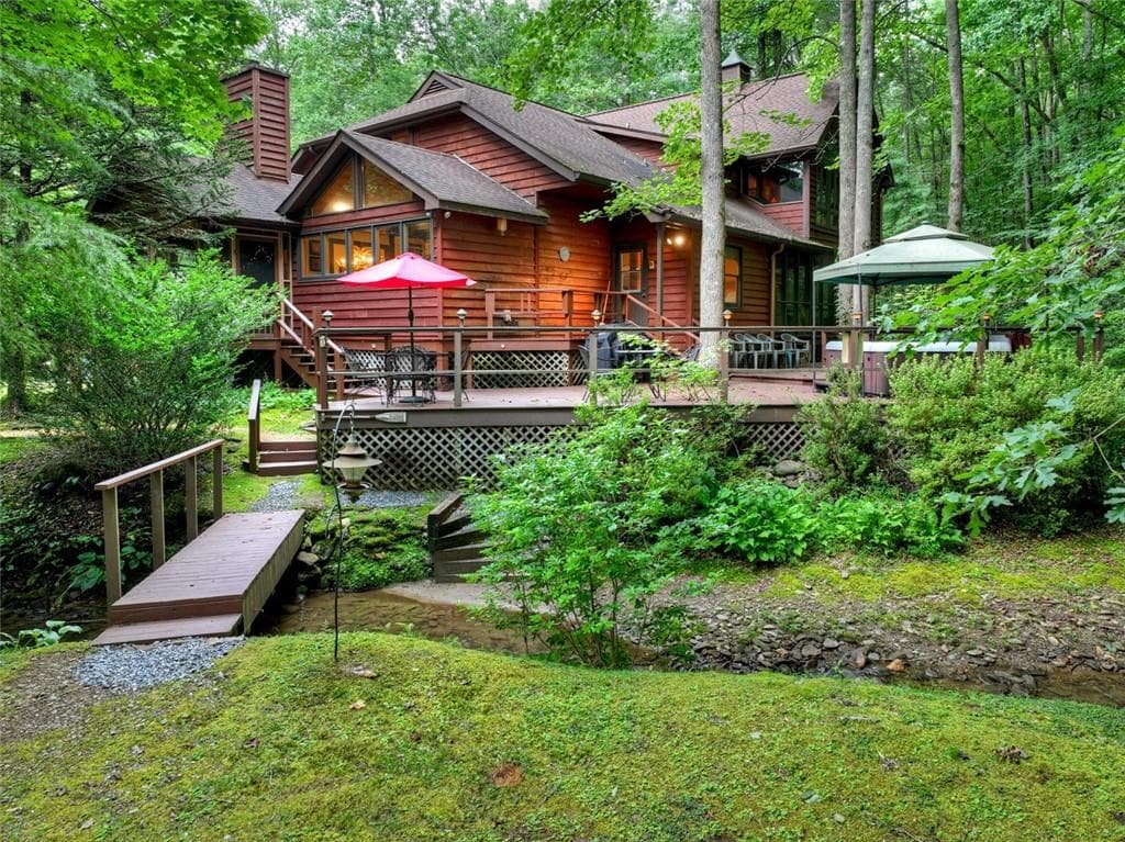 8 bedroom, 7 bathroom, 6,121 sq ft single family residence for sale at 76 Serenity Place, Ellijay, GA 30540 — photo 8