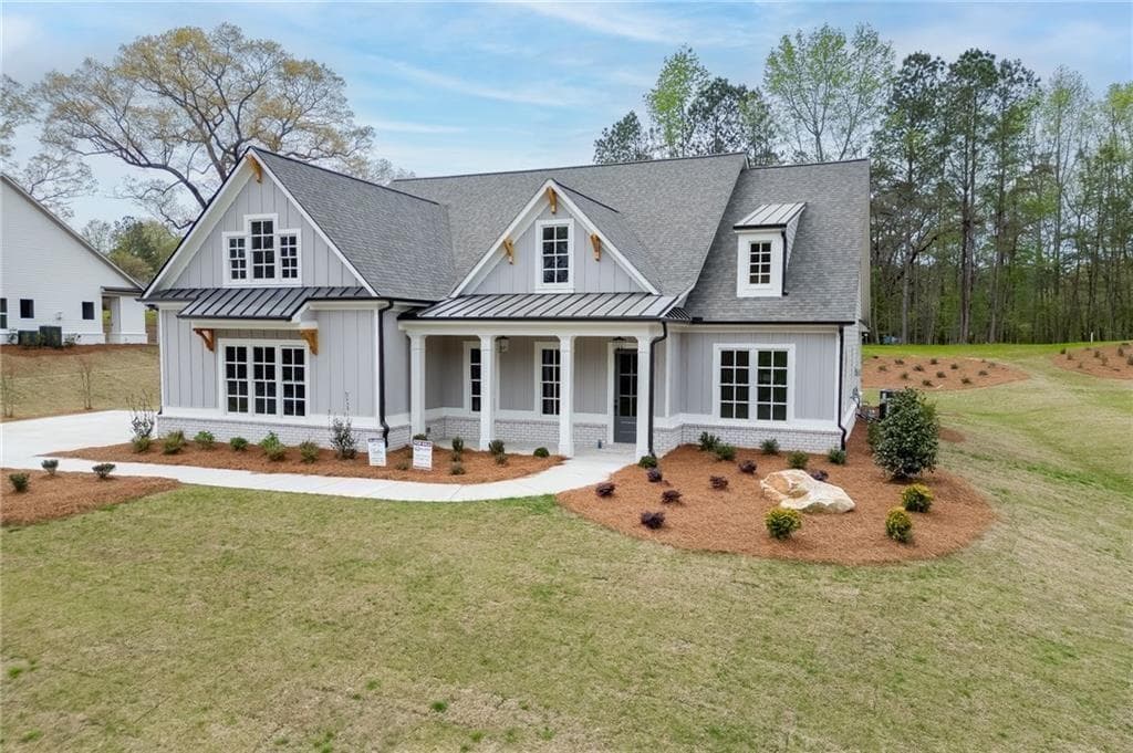 4 bedroom, 4 bathroom, 3,440 sq ft single family residence for sale at 8155 Heardsville Court, Cumming, GA 30028 — photo 3