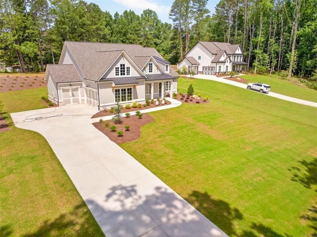 4 bedroom, 4 bathroom, 3,440 sq ft single family residence for sale at 8155 Heardsville Court, Cumming, GA 30028 — photo 4