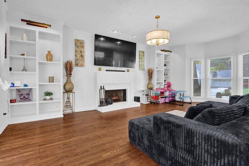 4 bedroom, 3 bathroom, 2,750 sq ft single family residence for sale at 2645 Sandstone Drive, Lawrenceville, GA 30043 — photo 2