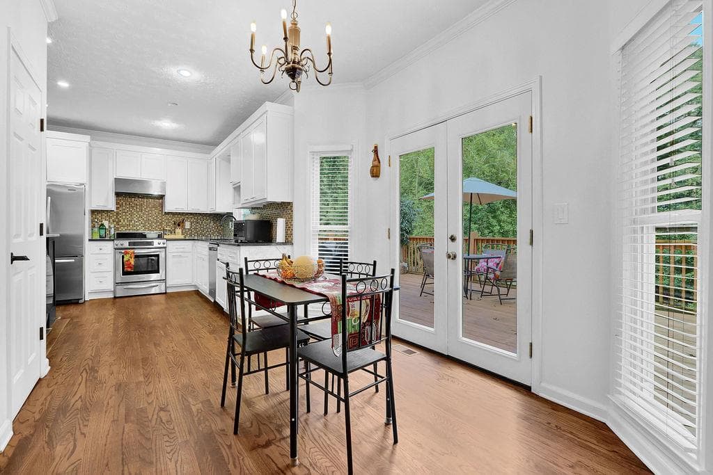 4 bedroom, 3 bathroom, 2,750 sq ft single family residence for sale at 2645 Sandstone Drive, Lawrenceville, GA 30043 — photo 3