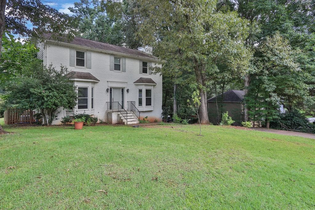 4 bedroom, 3 bathroom, 2,750 sq ft single family residence for sale at 2645 Sandstone Drive, Lawrenceville, GA 30043 — photo 6