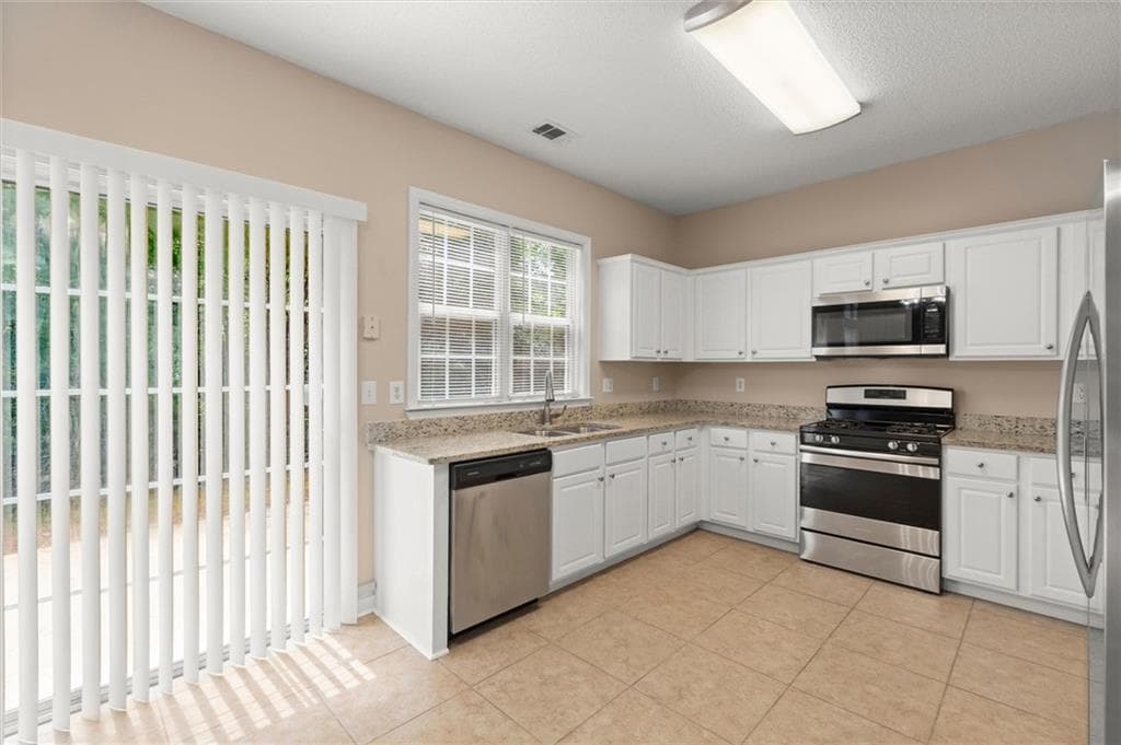 3 bedroom, 3 bathroom, 2,031 sq ft single family residence under contract at 2103 Clearvista Drive, Acworth, GA 30101 — photo 4