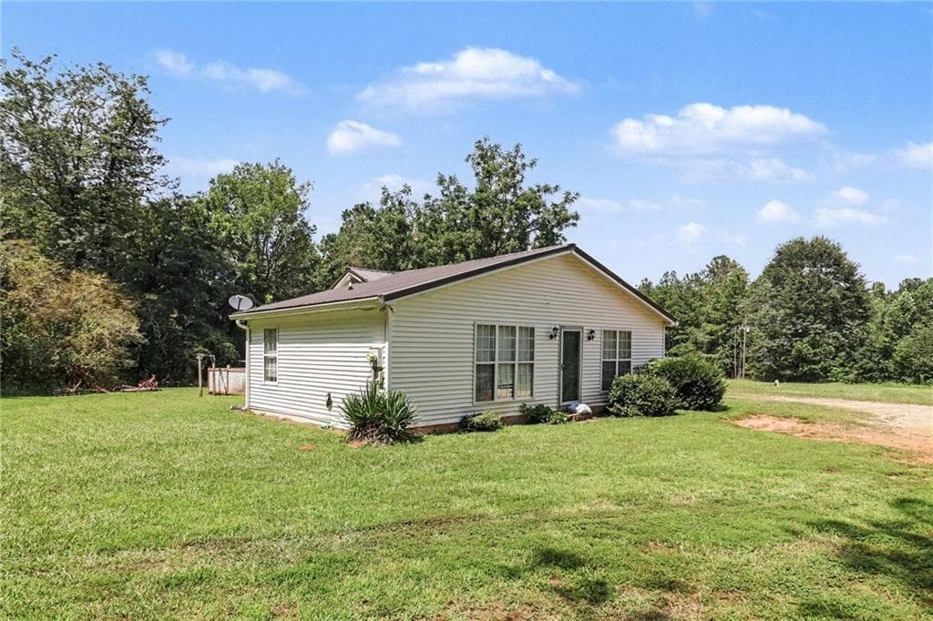 2 bedroom, 2 bathroom, 1,400 sq ft single family residence for sale at 88 Old Waco Road, Bremen, GA 30110 — photo 8