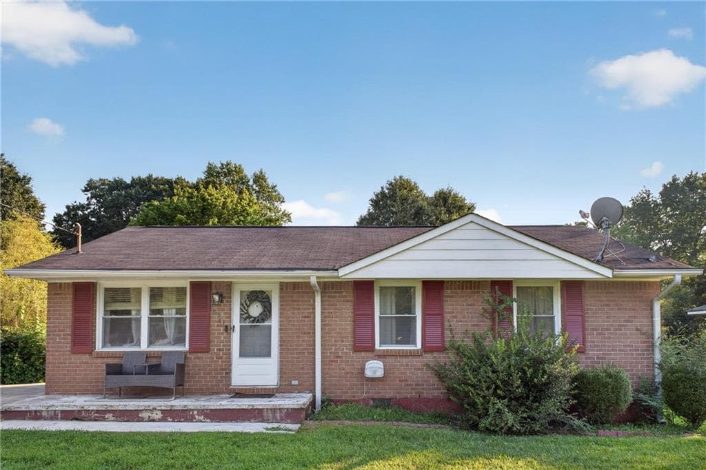 3 bedroom, 1 bathroom, 1,040 sq ft single family residence for sale at 8341 Kendrick Road, Jonesboro, GA 30238