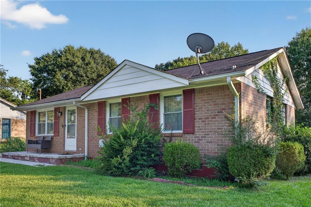 3 bedroom, 1 bathroom, 1,040 sq ft single family residence for sale at 8341 Kendrick Road, Jonesboro, GA 30238 — photo 2