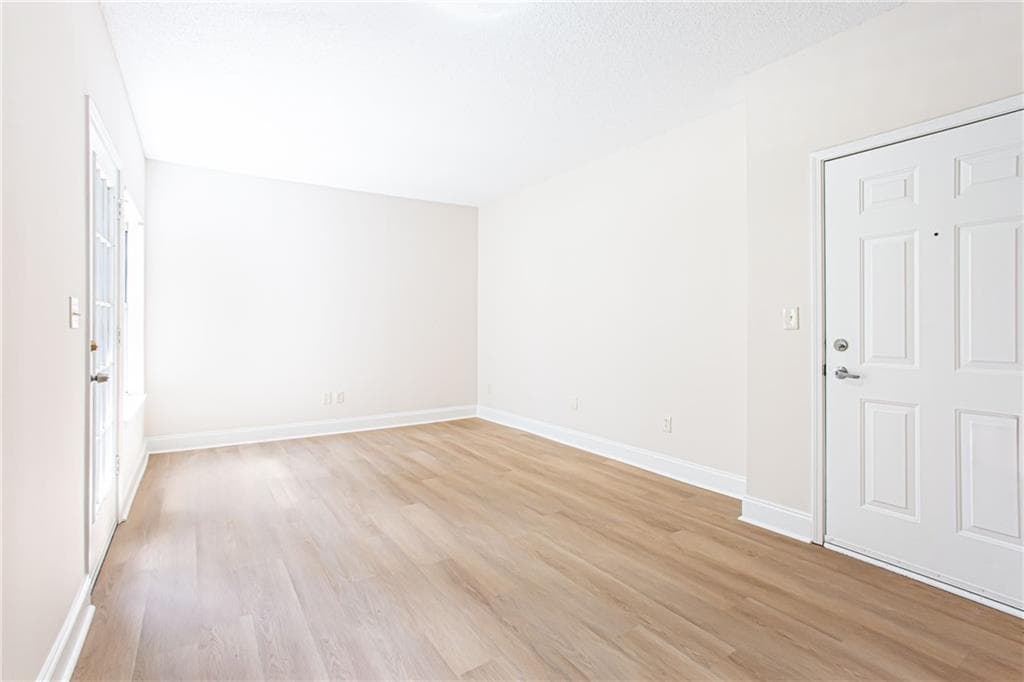 1 bedroom, 1 bathroom, 720 sq ft condominium for sale at 1075 Peachtree Walk A312, Atlanta, GA 30309 — photo 2