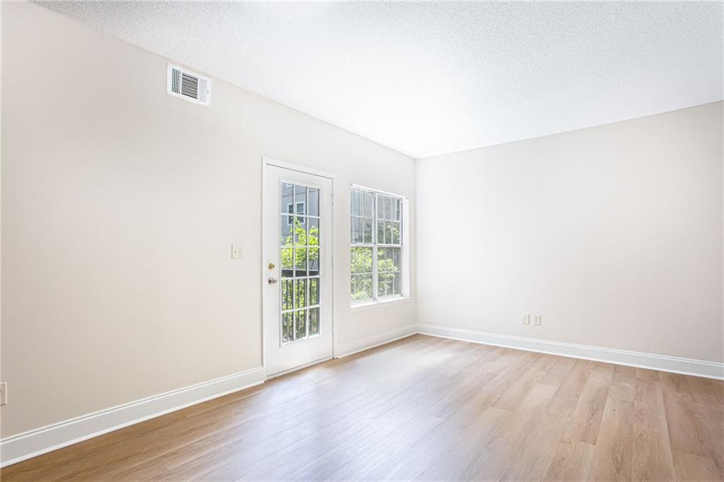 1 bedroom, 1 bathroom, 720 sq ft condominium for sale at 1075 Peachtree Walk A312, Atlanta, GA 30309 — photo 3