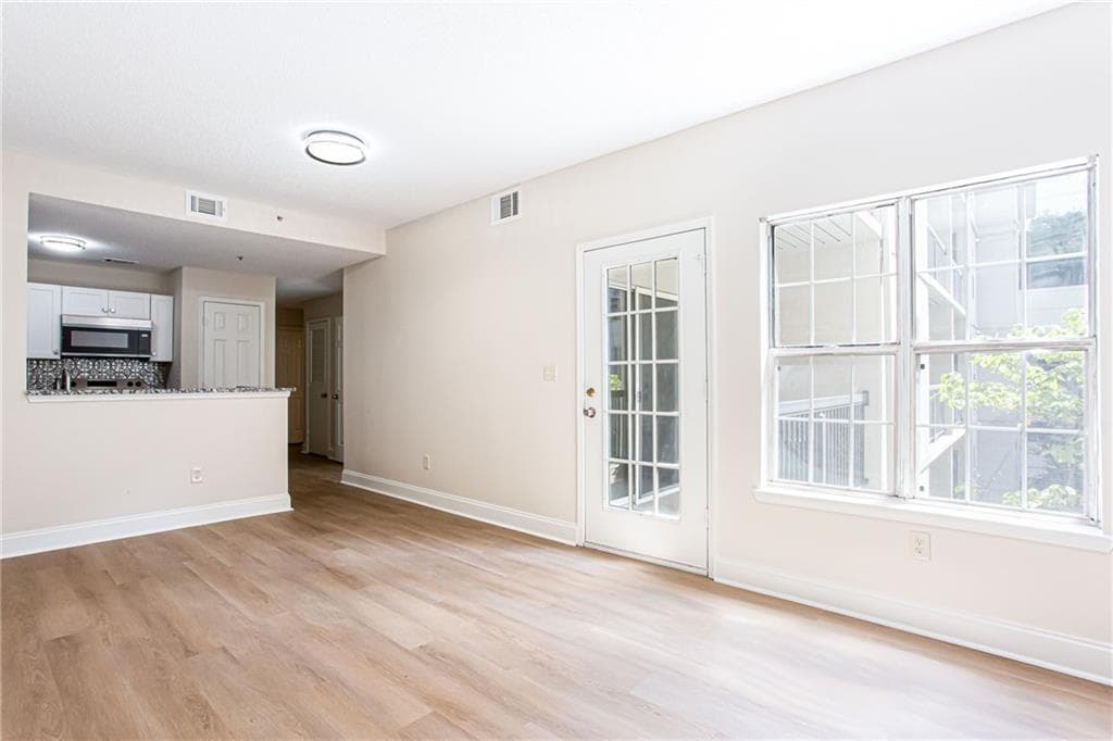 1 bedroom, 1 bathroom, 720 sq ft condominium for sale at 1075 Peachtree Walk A312, Atlanta, GA 30309 — photo 5