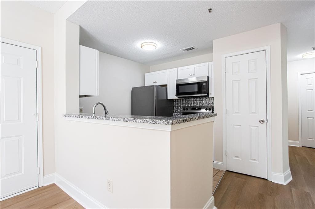 1 bedroom, 1 bathroom, 720 sq ft condominium for sale at 1075 Peachtree Walk A312, Atlanta, GA 30309 — photo 7