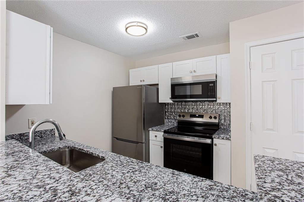 1 bedroom, 1 bathroom, 720 sq ft condominium for sale at 1075 Peachtree Walk A312, Atlanta, GA 30309 — photo 9
