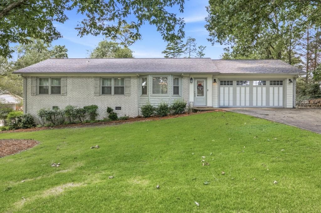 3 bedroom, 2 bathroom, 1,747 sq ft single family residence for sale at 4510 Seminole Drive, Gainesville, GA 30506 — photo 1 of 40