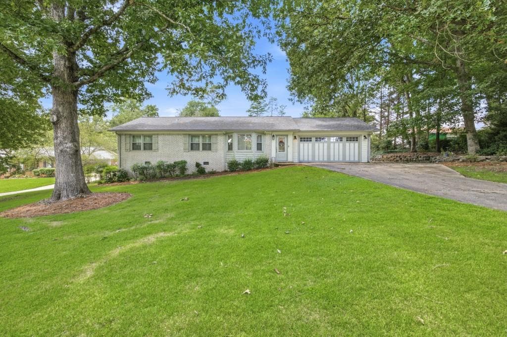 3 bedroom, 2 bathroom, 1,747 sq ft single family residence for sale at 4510 Seminole Drive, Gainesville, GA 30506 — photo 3