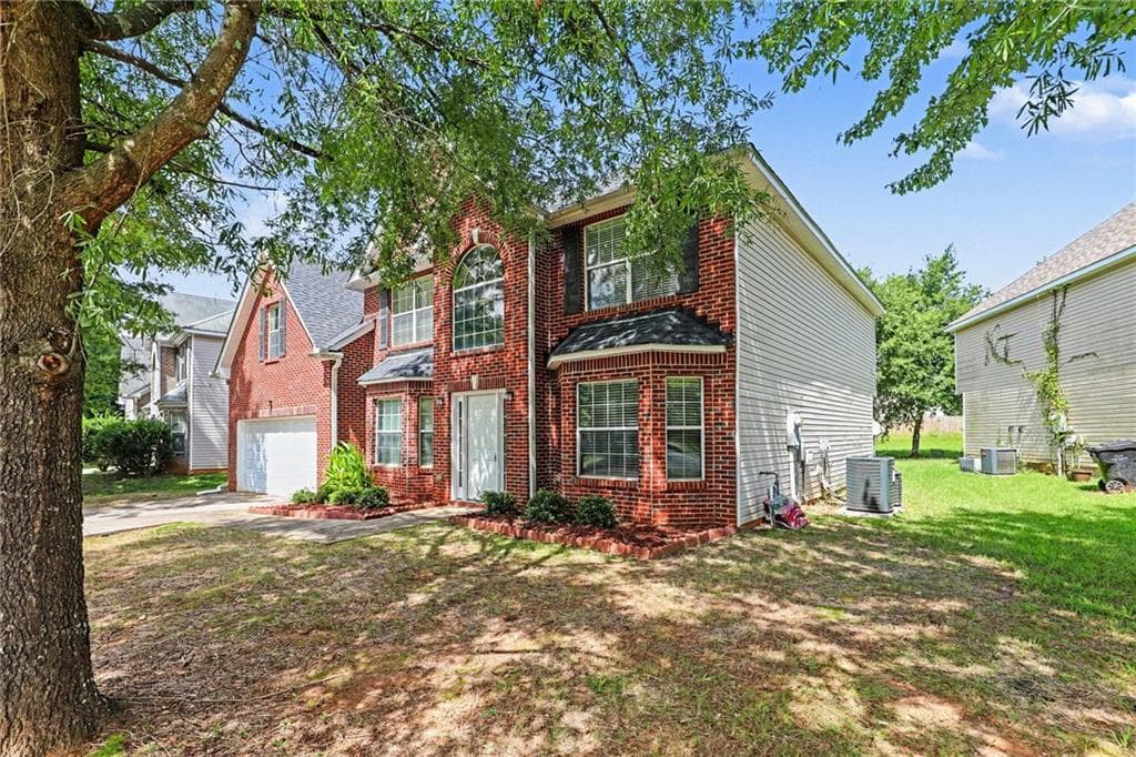 5 bedroom, 3 bathroom, 3,158 sq ft single family residence for sale at 373 Kentwood Springs Drive, Hampton, GA 30228 — photo 3