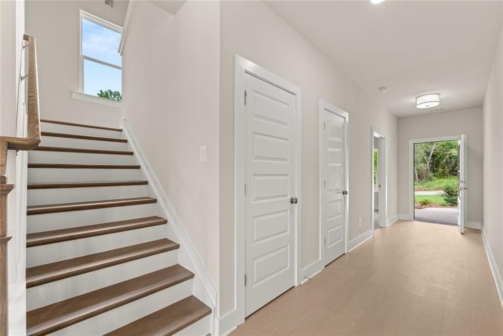 5 bedroom, 5 bathroom, 3,027 sq ft single family residence for sale at 8315 Creekside Overlook Drive, Gainesville, GA 30506 — photo 3