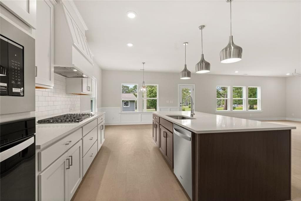 5 bedroom, 5 bathroom, 3,027 sq ft single family residence for sale at 8315 Creekside Overlook Drive, Gainesville, GA 30506 — photo 9