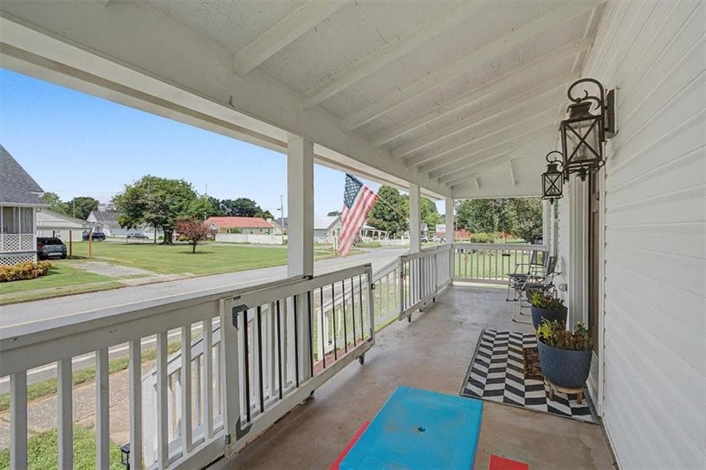 3 bedroom, 2 bathroom, 1,523 sq ft single family residence for sale at 5 Oak Street, Aragon, GA 30104 — photo 2