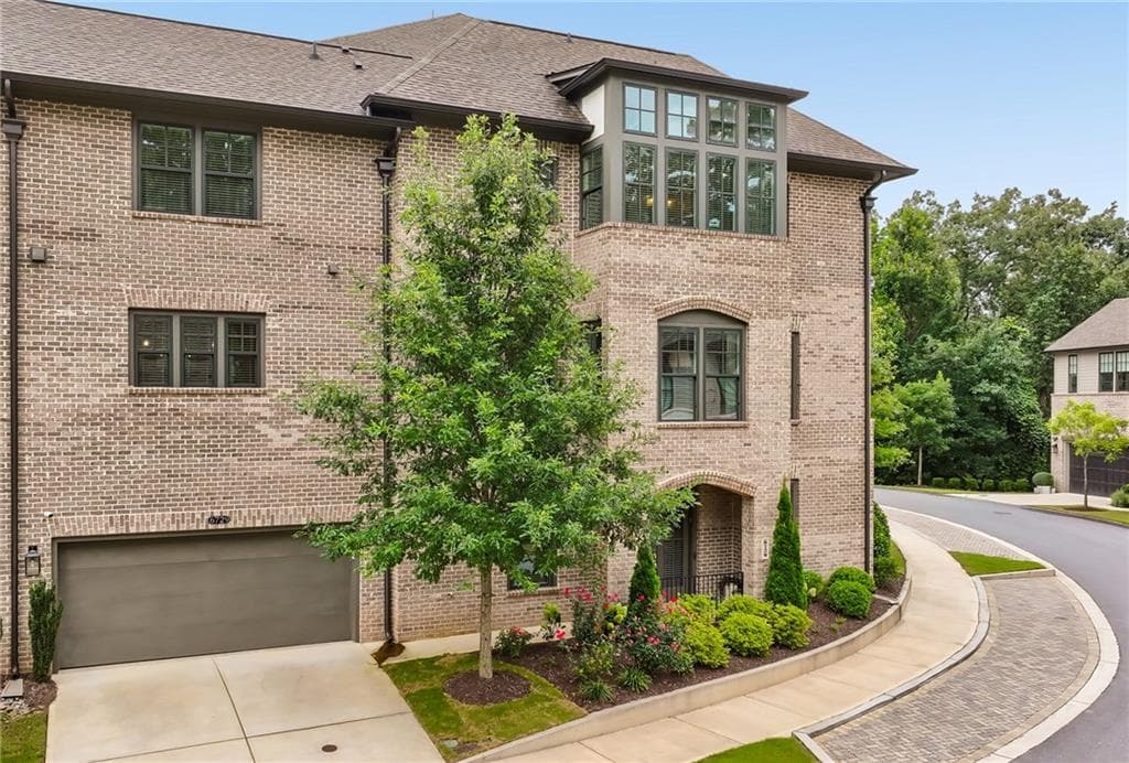 4 bedroom, 4 bathroom, 3,399 sq ft townhouse under contract at 6729 Prelude Drive, Sandy Springs, GA 30328 — photo 2