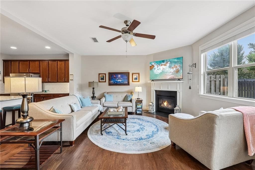 4 bedroom, 4 bathroom, 2,847 sq ft townhouse for sale at 8630 Gladden Lane, Suwanee, GA 30024 — photo 3