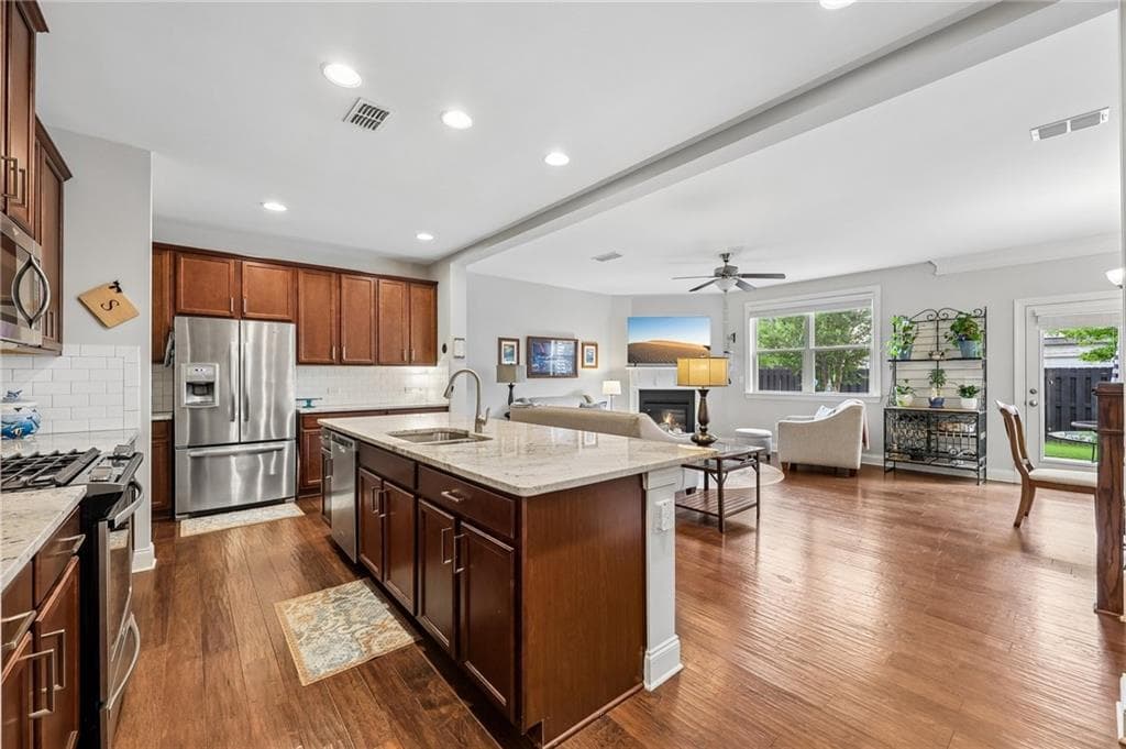4 bedroom, 4 bathroom, 2,847 sq ft townhouse for sale at 8630 Gladden Lane, Suwanee, GA 30024 — photo 6