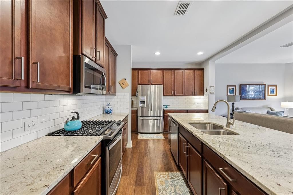 4 bedroom, 4 bathroom, 2,847 sq ft townhouse for sale at 8630 Gladden Lane, Suwanee, GA 30024 — photo 7