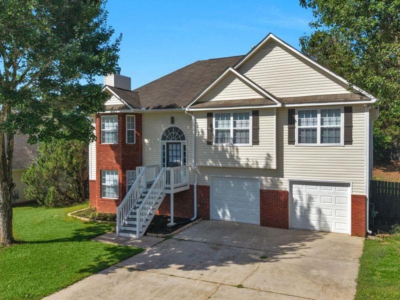 4 bedroom, 3 bathroom, 2,195 sq ft single family residence for rent at 6060 Winston Trace, Mcdonough, GA 30252 for $2,300 a month — photo 2