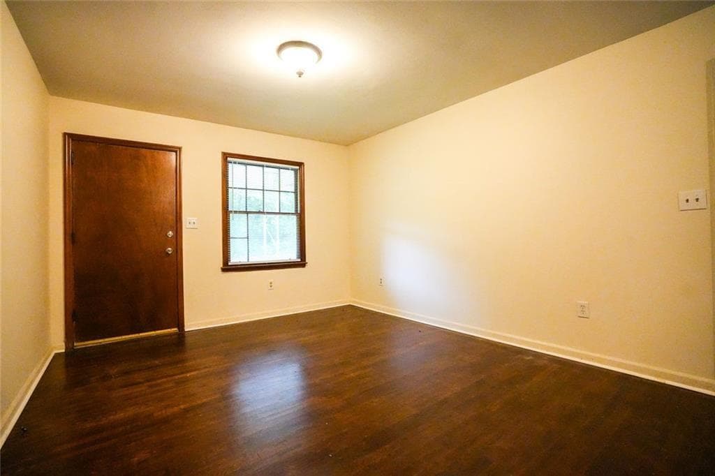 3 bedroom, 1 bathroom, 962 sq ft single family residence for sale at 7598 Connell Drive, Jonesboro, GA 30236 — photo 5